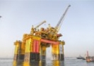 全球首座十万吨级深水半潜式生产储油平台“深海一号”能源站在烟台交付启航